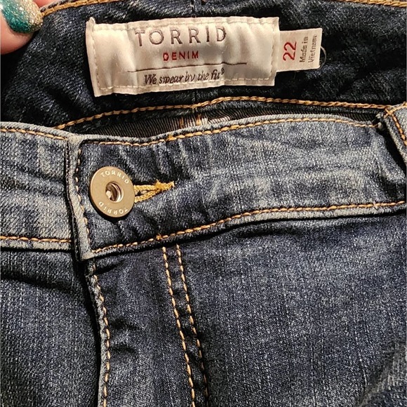 Torrid Denim Skinny Jeans Womens Cutout Crop Raw Hem Medium Wash Stretch plus 22 - Picture 6 of 11